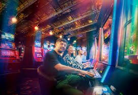 Meja dealer langsung blackjack di platform bigcuan dengan layar beresolusi tinggi
